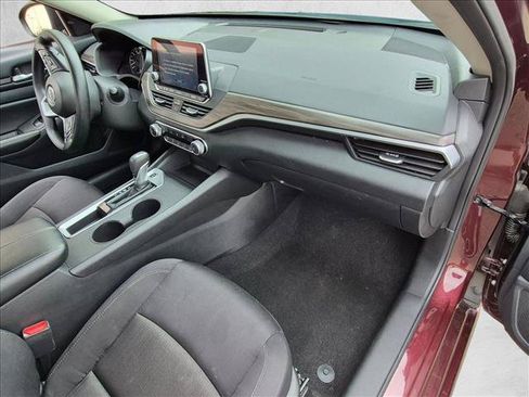 Used 2025 Nissan Altima 2.5 SV FWD image 19
