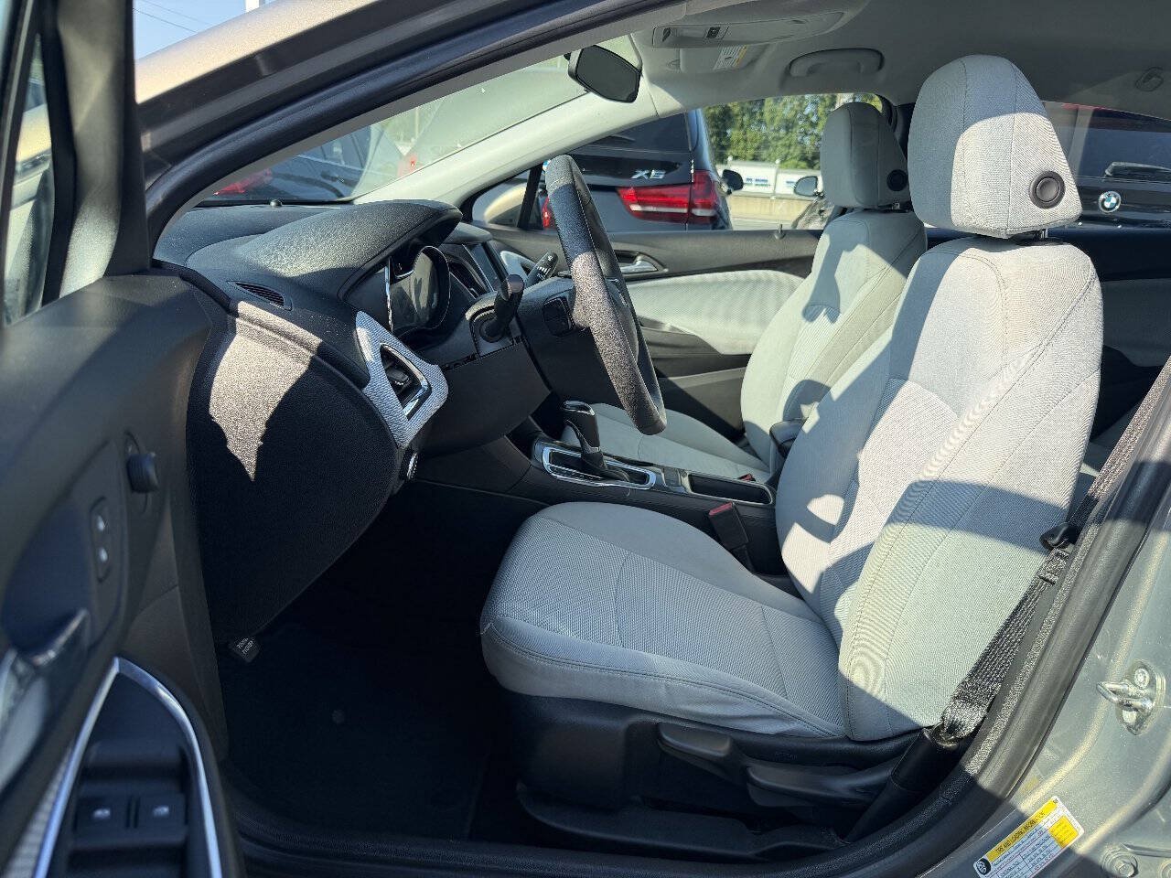Used 2019 Chevrolet Cruze LT FWD image 8