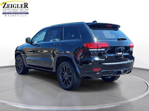 Certified 2022 Jeep Grand Cherokee Laredo X AWD/4WD image 7