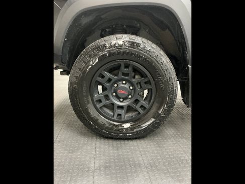 Used 2021 Toyota Tacoma TRD Off-Road w/ Technology Package AWD/4WD image 35