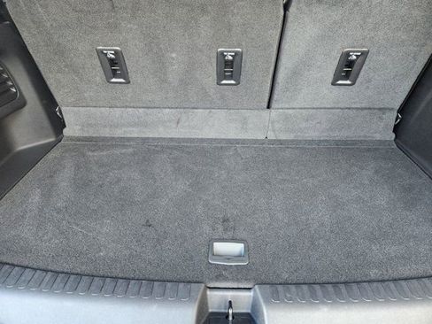 Used 2025 Chevrolet Traverse RS image 34