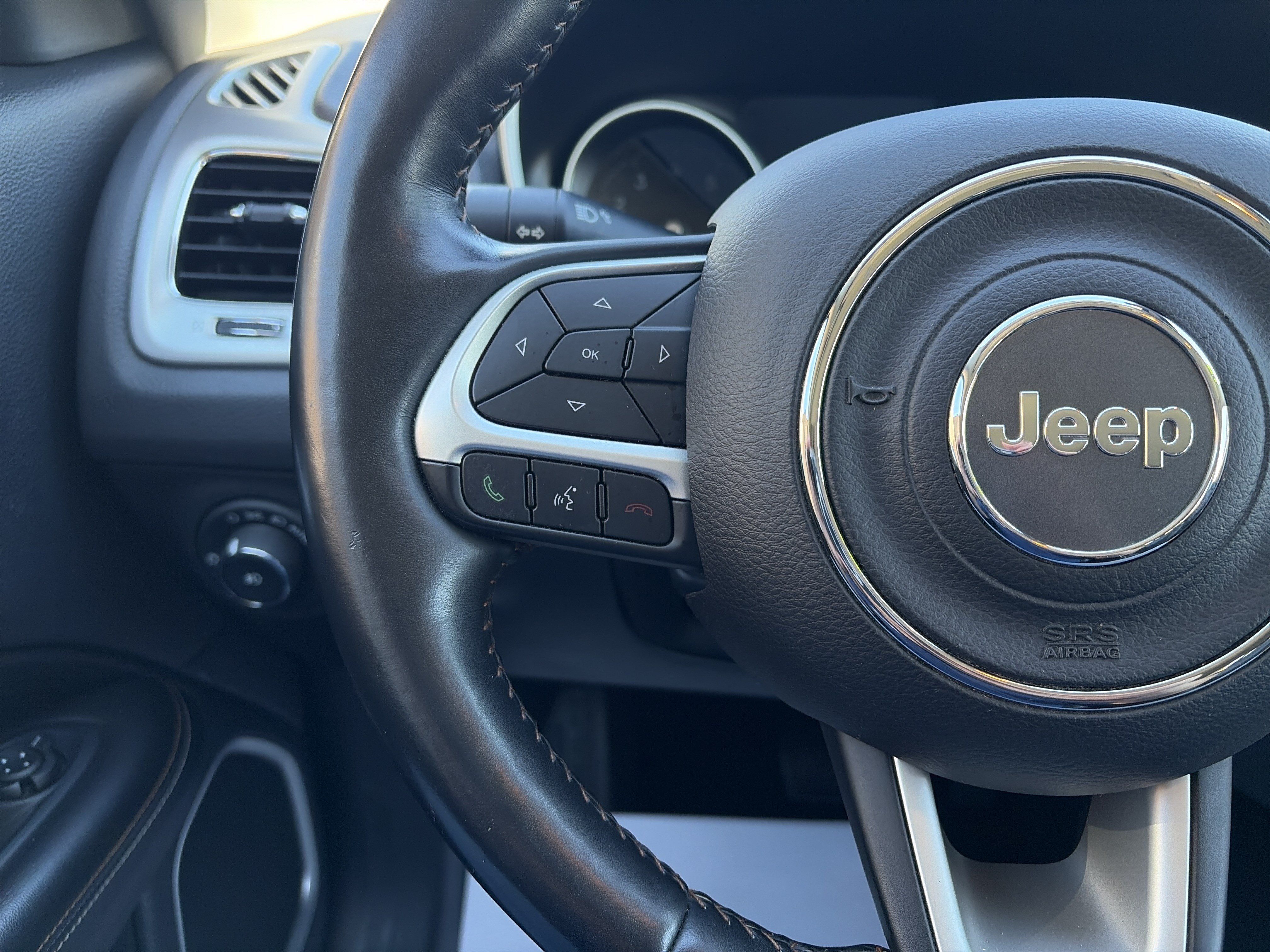 Used 2018 Jeep Compass Latitude w/ Popular Equipment Group AWD/4WD image 18