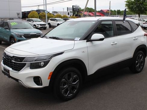 Certified 2024 Kia Seltos LX AWD/4WD image 2