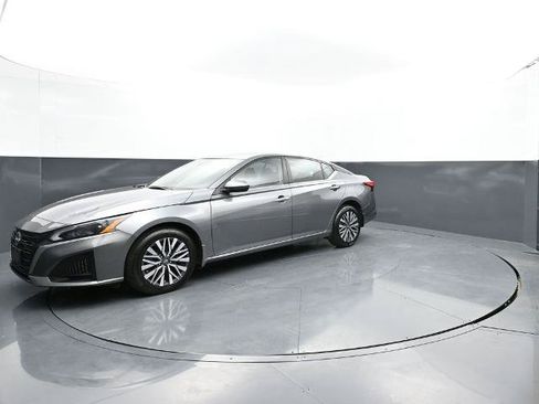 Certified 2023 Nissan Altima 2.5 SV w/ SV Premium Package AWD/4WD image 5