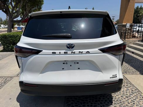 Used 2023 Toyota Sienna XLE FWD image 6