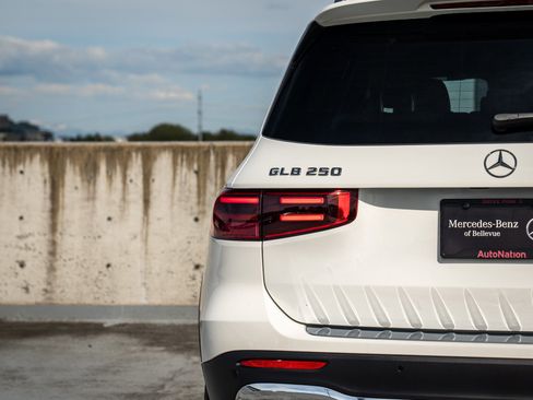 Certified 2026 Mercedes-Benz GLB 250 4MATIC image 7