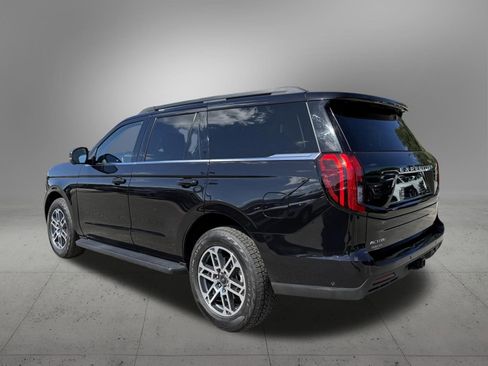 Used 2025 Ford Expedition Active AWD/4WD image 3