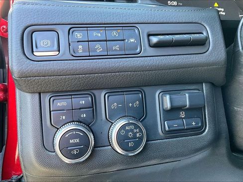 Used 2023 GMC Yukon Denali w/ Advanced Technology Package image 34