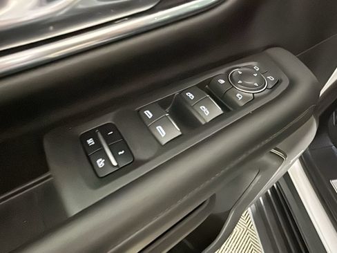 Used 2023 Chevrolet Tahoe High Country AWD/4WD image 13