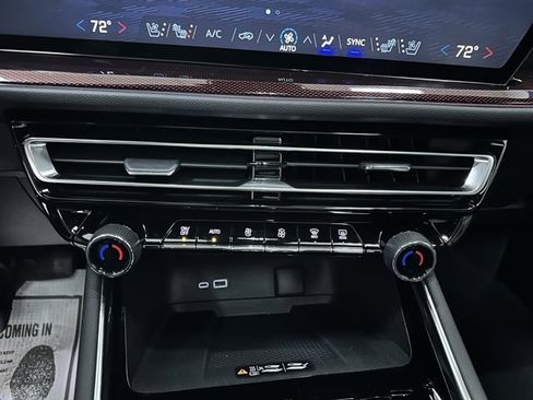 Used 2024 Chevrolet Traverse RS image 23