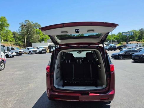 Used 2023 Chrysler Voyager LX FWD image 31
