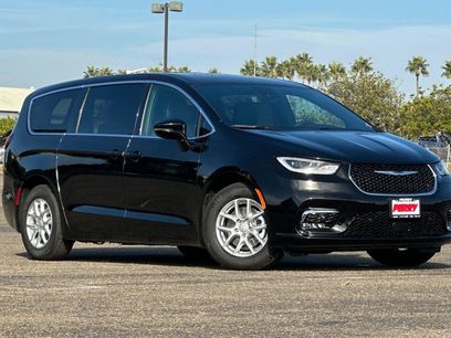 New 2026 Chrysler Pacifica Select
