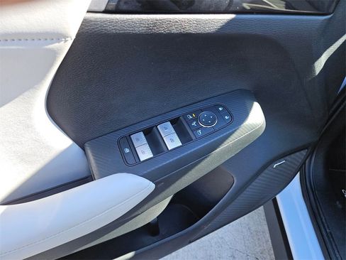 Used 2025 Mitsubishi Outlander SE image 15