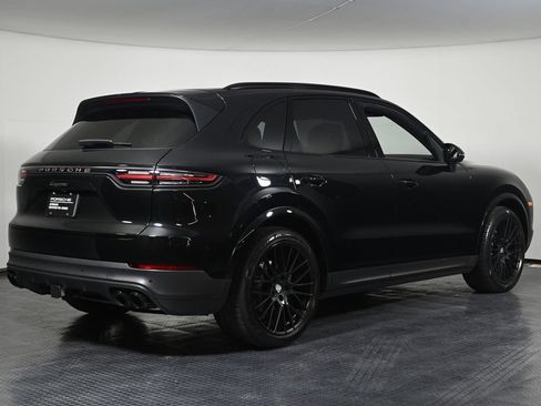 Used 2023 Porsche Cayenne Platinum Edition AWD/4WD image 13