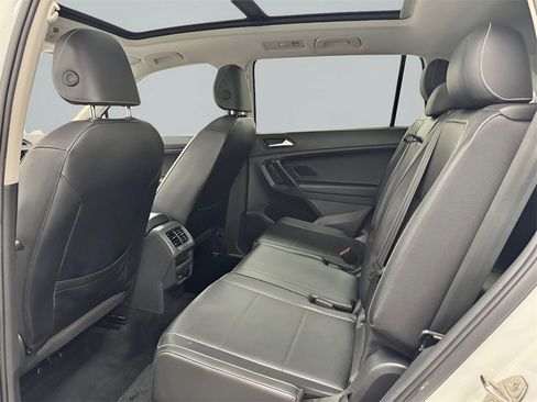 Used 2021 Volkswagen Tiguan SE w/ Panoramic Sunroof Package image 10