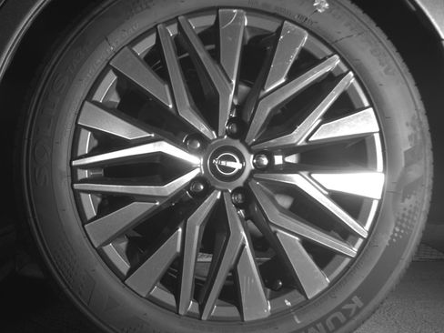 Used 2025 Nissan Altima 2.5 SV FWD image 14