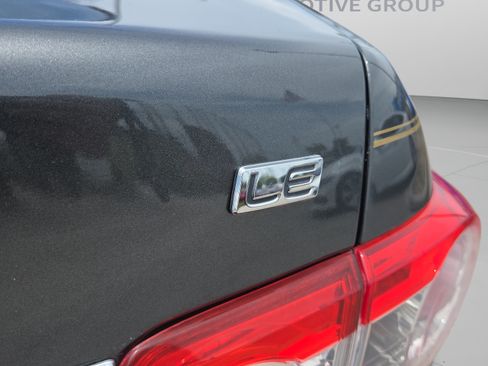 Used 2013 Toyota Corolla LE FWD image 37