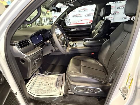 Used 2024 Jeep Wagoneer L Series II w/ Flexible Seating Group image 40