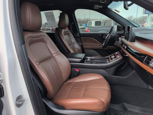 Used 2021 Lincoln Aviator Reserve image 13