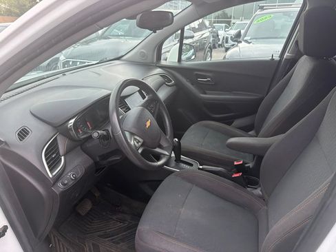 Used 2020 Chevrolet Trax LS w/ Tint and Cruise Package FWD image 9