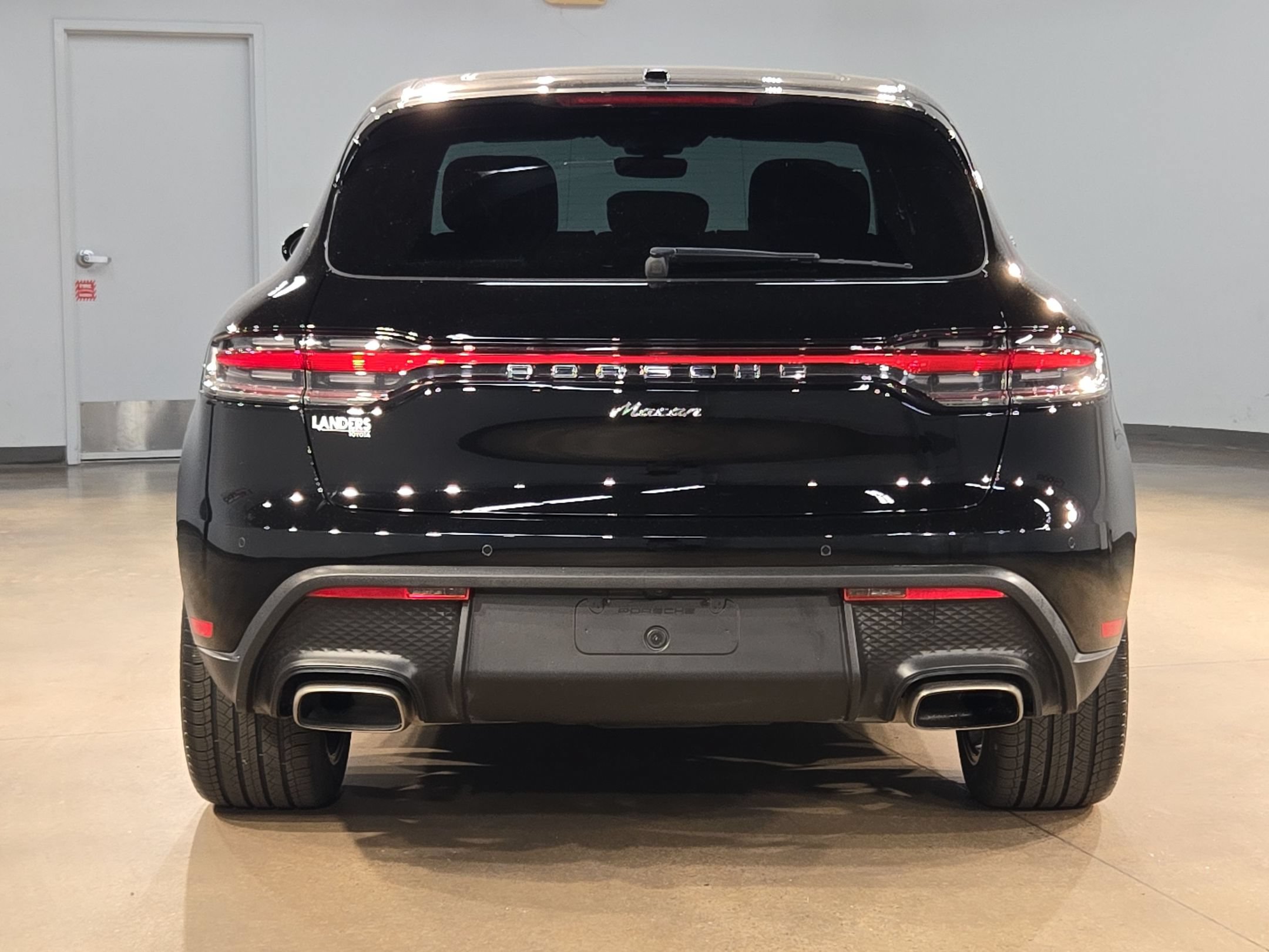 Used 2024 Porsche Macan AWD/4WD image 6
