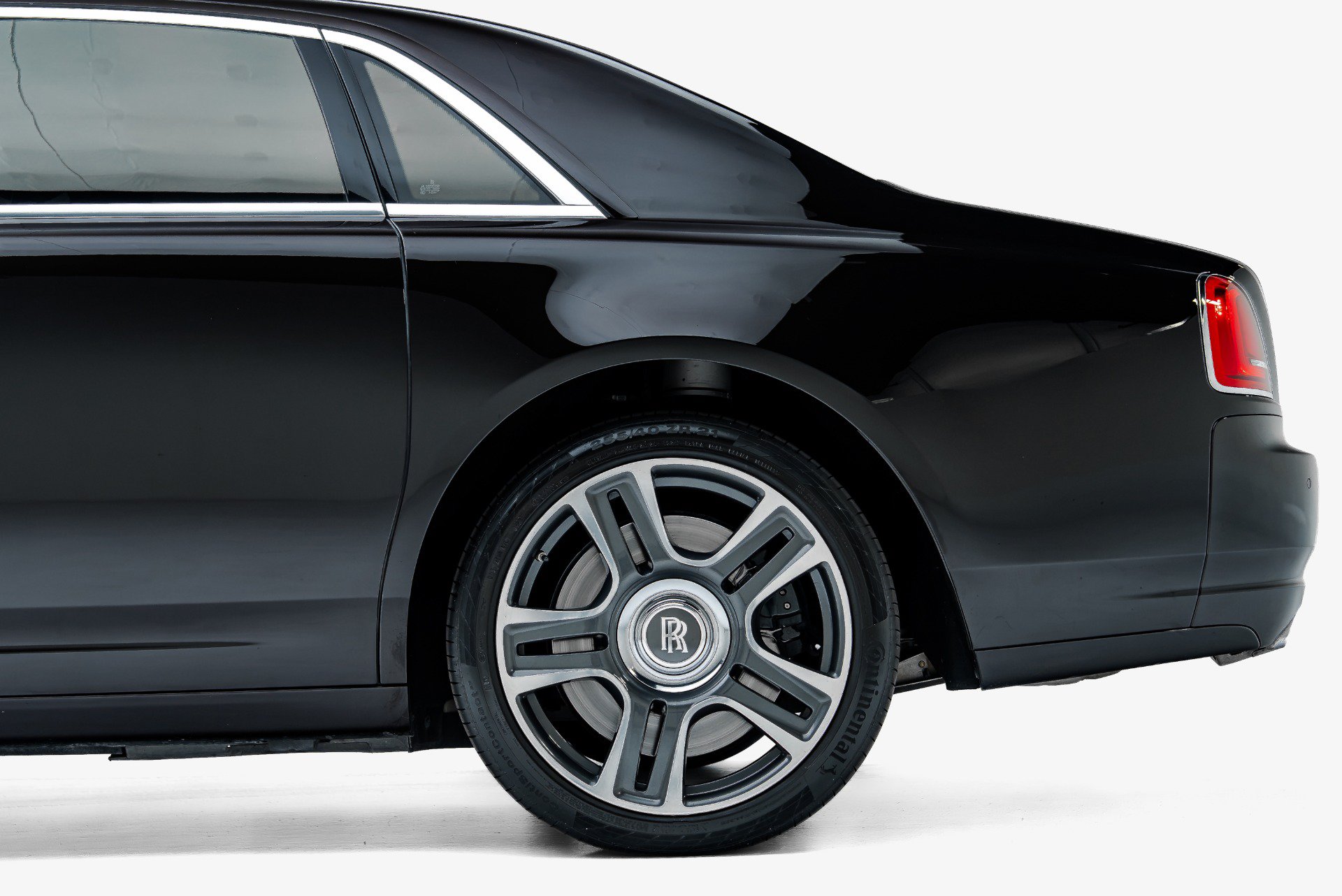 Used 2016 Rolls-Royce Ghost RWD image 16