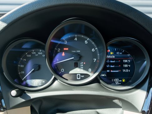 Certified 2023 Porsche Macan image 23