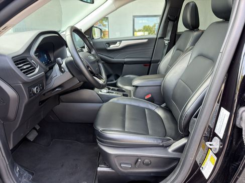 Used 2025 Ford Escape Platinum AWD/4WD image 23