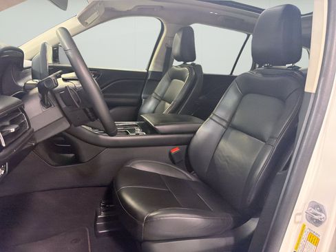 Used 2023 Lincoln Aviator 2WD w/ Premium Package image 9