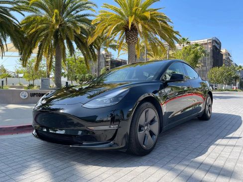 Used 2023 Tesla Model 3 Standard Range RWD image 5