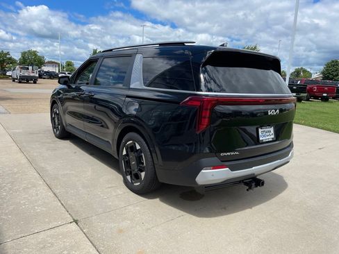New 2026 Kia Carnival EX FWD image 7