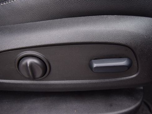 Used 2024 GMC Terrain SLT image 25