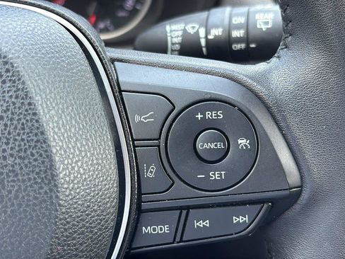 Used 2022 Toyota RAV4 XLE Premium FWD image 31