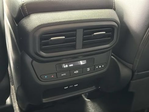 Used 2025 Honda Pilot Touring image 16