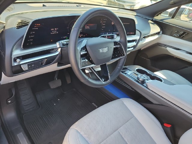 Used 2024 Cadillac Lyriq Luxury AWD/4WD image 23
