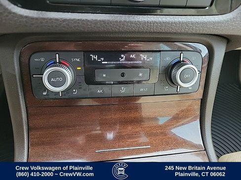 Used 2016 Volkswagen Touareg VR6 image 9