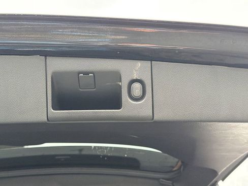 Used 2020 Cadillac Escalade Luxury AWD/4WD image 16