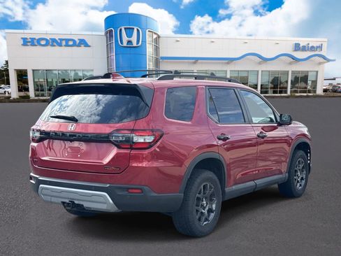 Used 2023 Honda Pilot TrailSport image 5