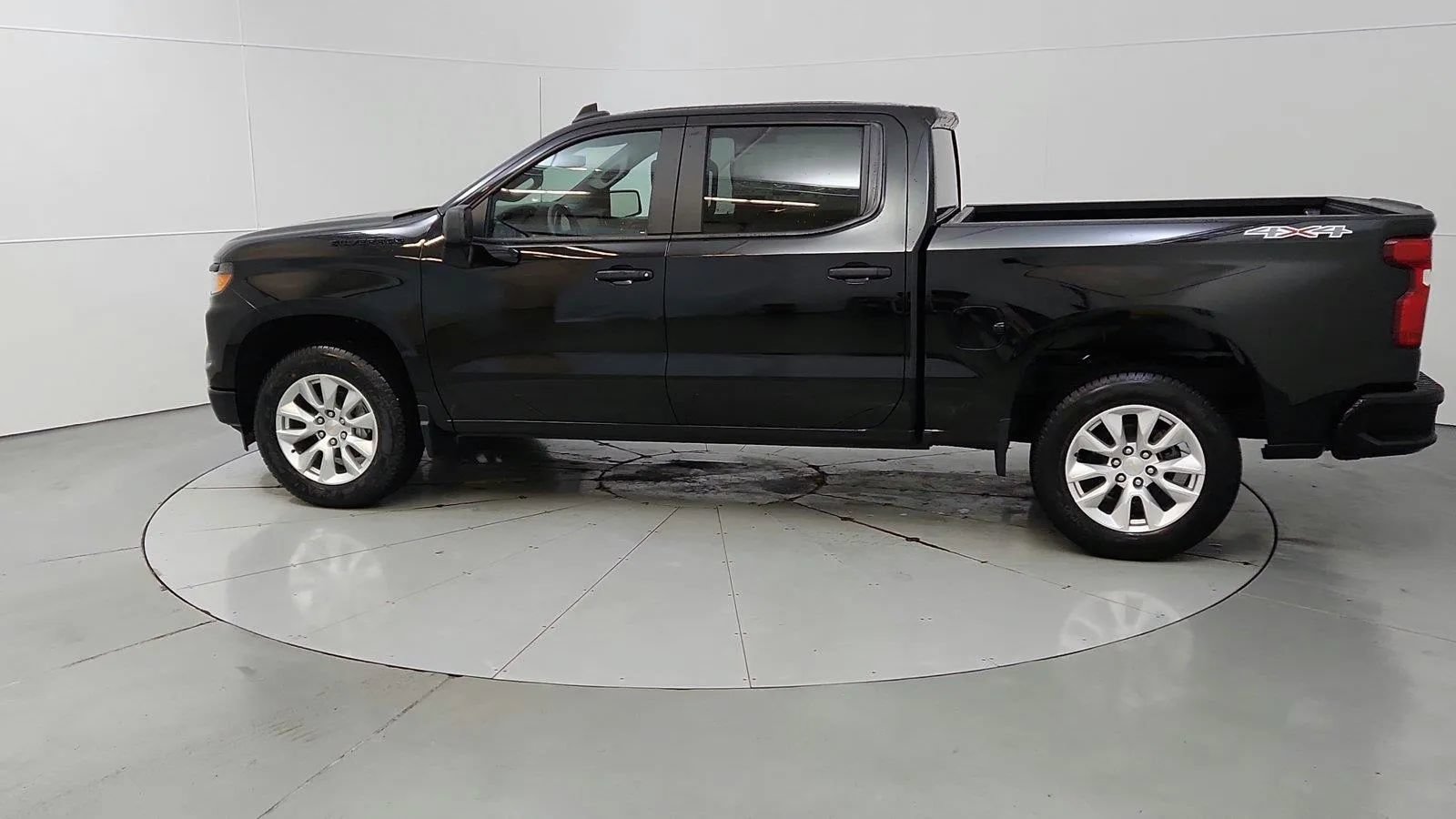 Used 2023 Chevrolet Silverado 1500 Custom w/ LPO, Dark Essentials Package AWD/4WD image 4