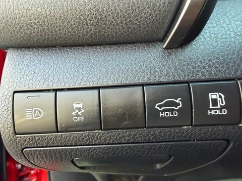 Used 2020 Toyota Camry SE w/ Convenience Package FWD image 32