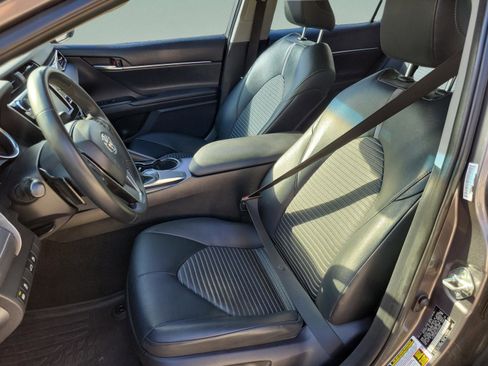 Used 2018 Toyota Camry SE w/ Moonroof Package FWD image 26