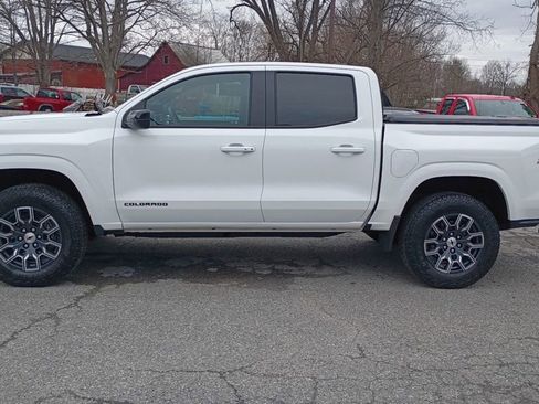Used 2024 Chevrolet Colorado Z71 AWD/4WD image 4