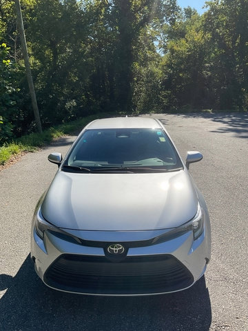 Used 2026 Toyota Corolla LE FWD image 3