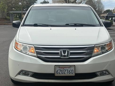 Used 2013 Honda Odyssey Touring Elite image 2