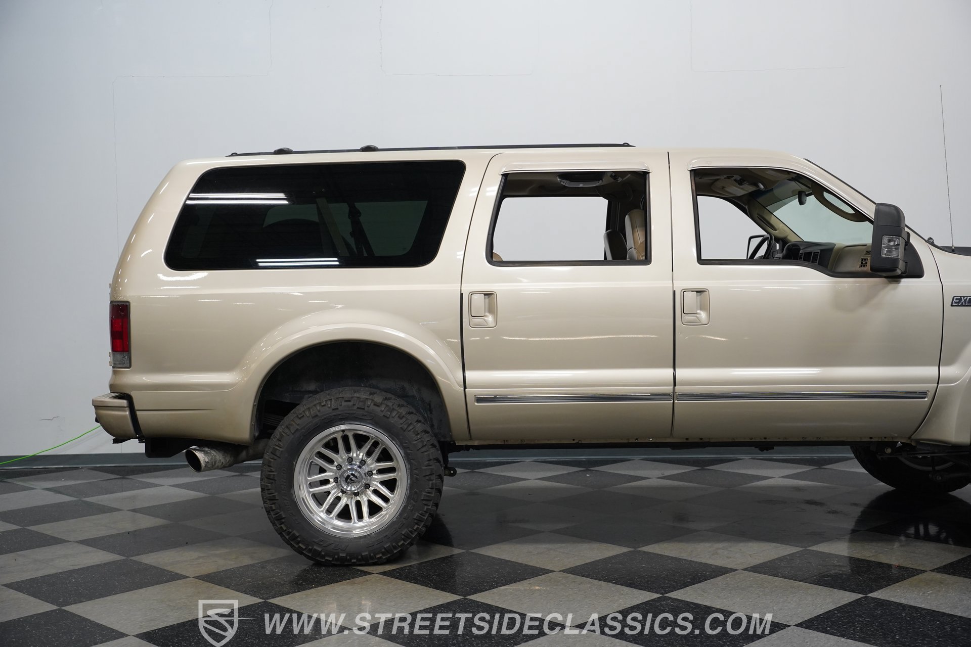 Used 2005 Ford Excursion Limited AWD/4WD image 28