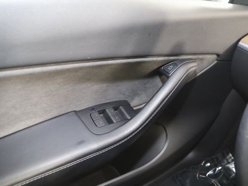 Used 2022 Tesla Model Y Performance image 28