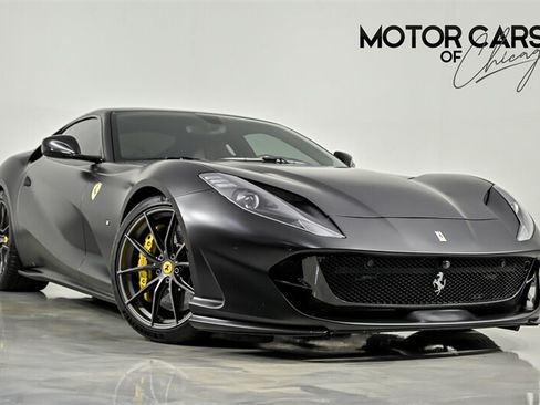 Used 2018 Ferrari 812 Superfast RWD image 1
