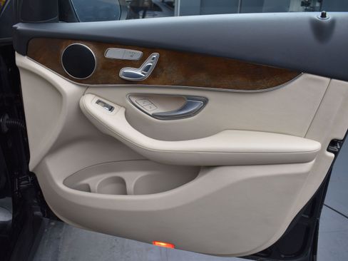 Used 2018 Mercedes-Benz GLC 300 4MATIC image 16