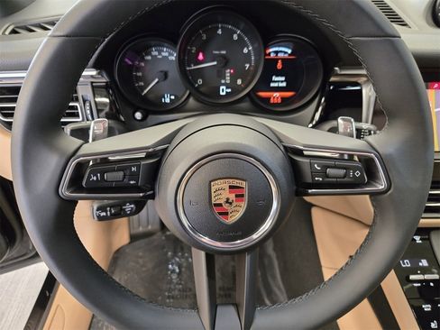 Used 2025 Porsche Macan image 18