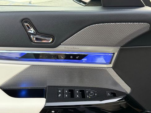 Used 2025 BMW 760i xDrive image 22